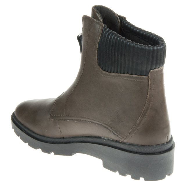 Clarks square best sale toe boots